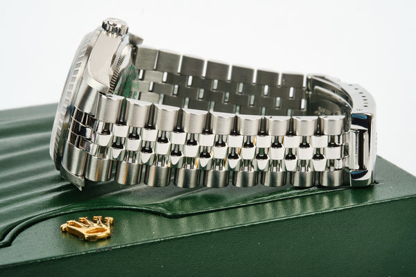 ROLEX 16220 Datejust 36mm UNWORN COMPLETE SET DEC 2005