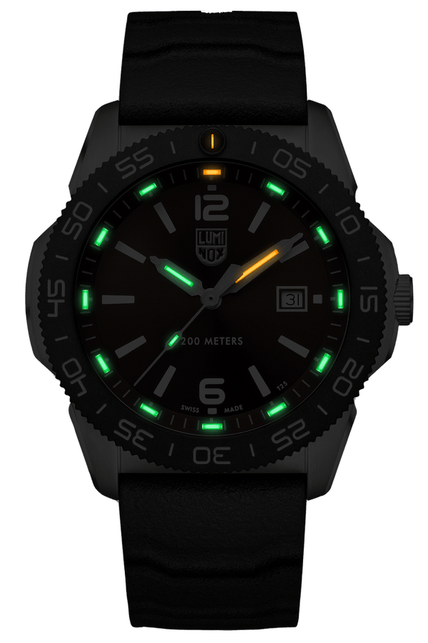 Luminox Pacific Diver XS.3135 SEA Series RED