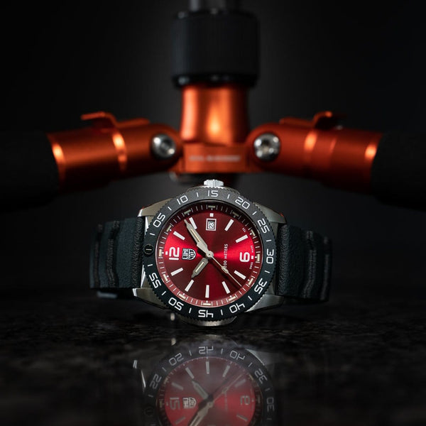 Luminox Pacific Diver XS.3135 SEA Series RED